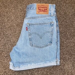 501 Levi shorts! Womens Size 26.